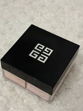 Givenchy Prisme Libre Matte Finish Loose Powder 4-in-1 3 Voile Rose .14 oz NEW